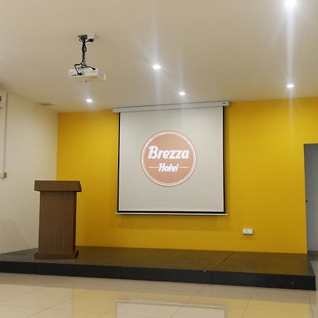 Brezza Hotel Sitiawan Exterior foto